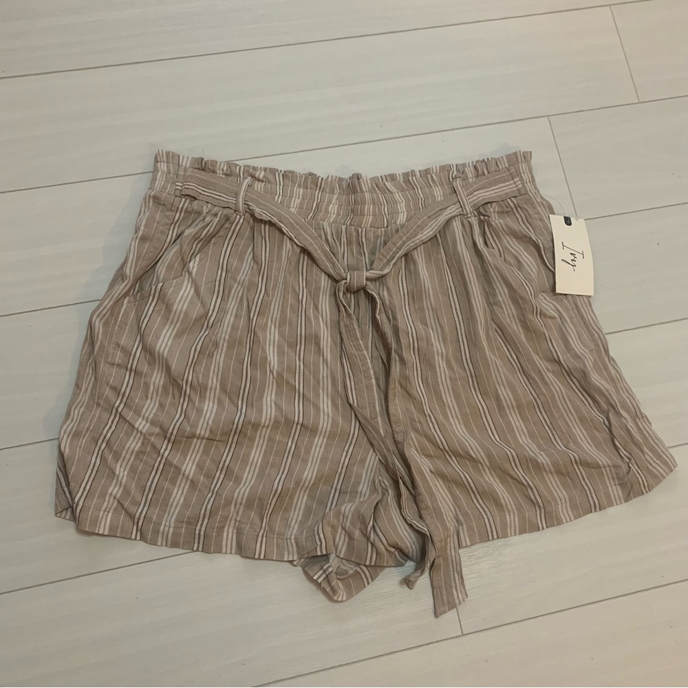 Women’s XXL Ivy High Waist Flowy Shorts with Belt